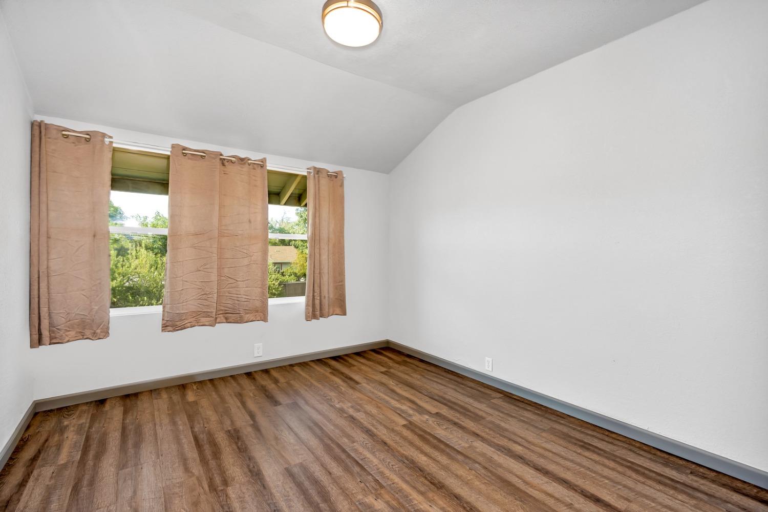 2567 S Rowell Ave, Fresno, CA 93725