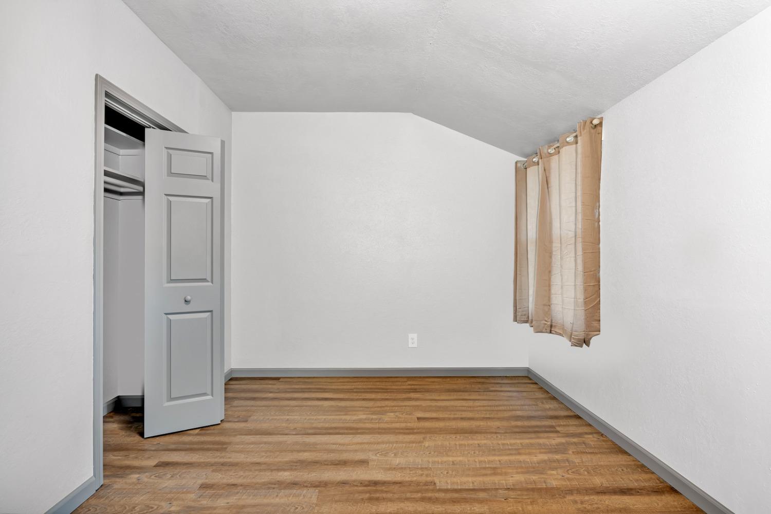 2567 S Rowell Ave, Fresno, CA 93725