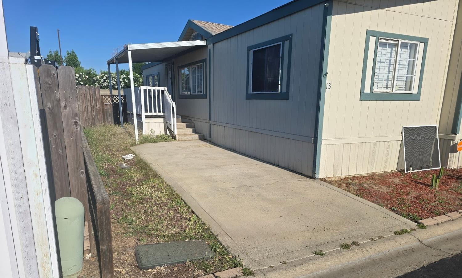 2575 S Willow Ave #13, Fresno, CA 93725
