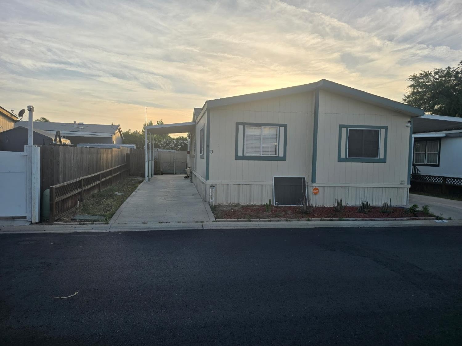 2575 S Willow Ave #13, Fresno, CA 93725