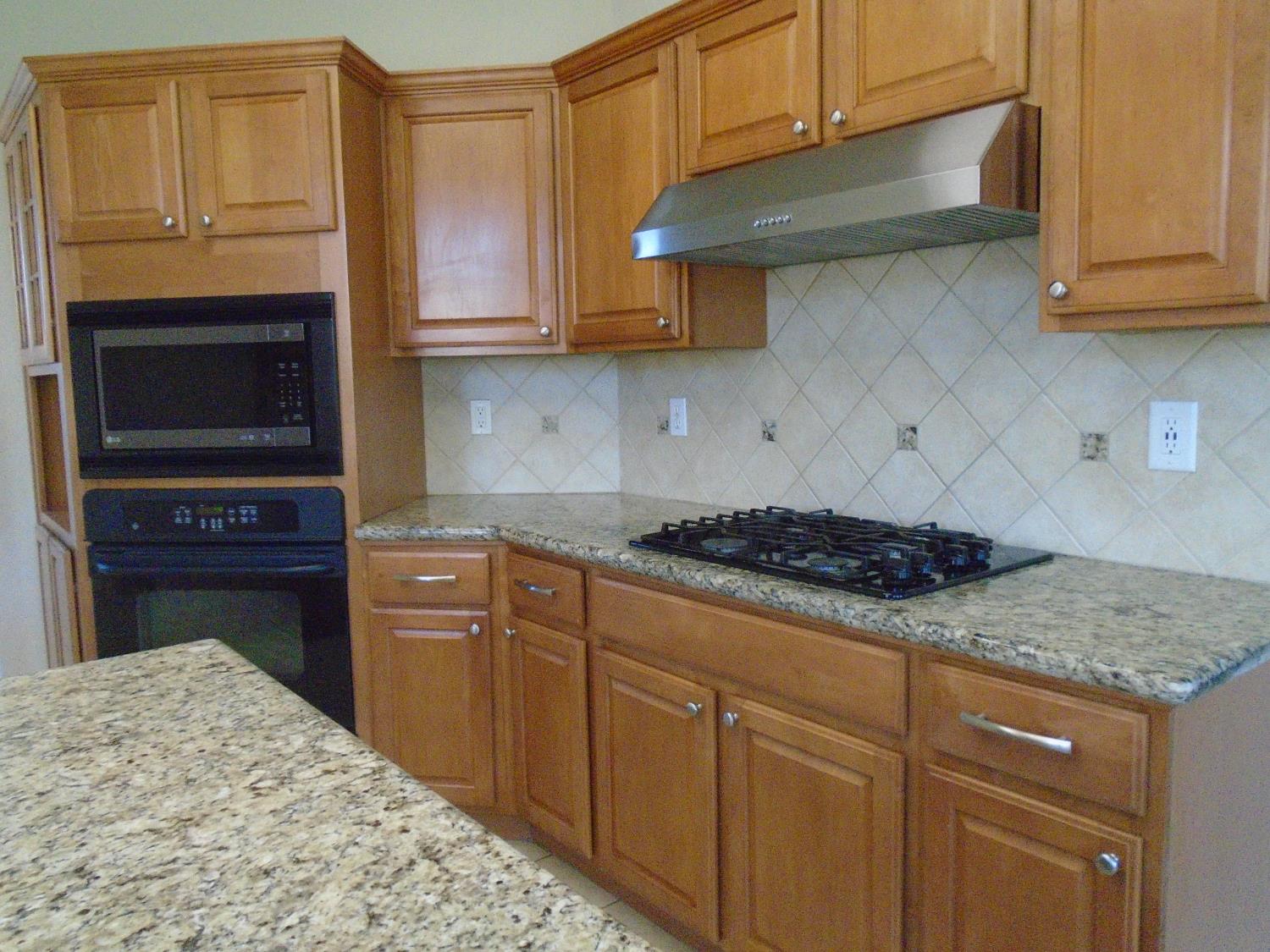 2288 N Arbor Ave, Hanford, CA 93230