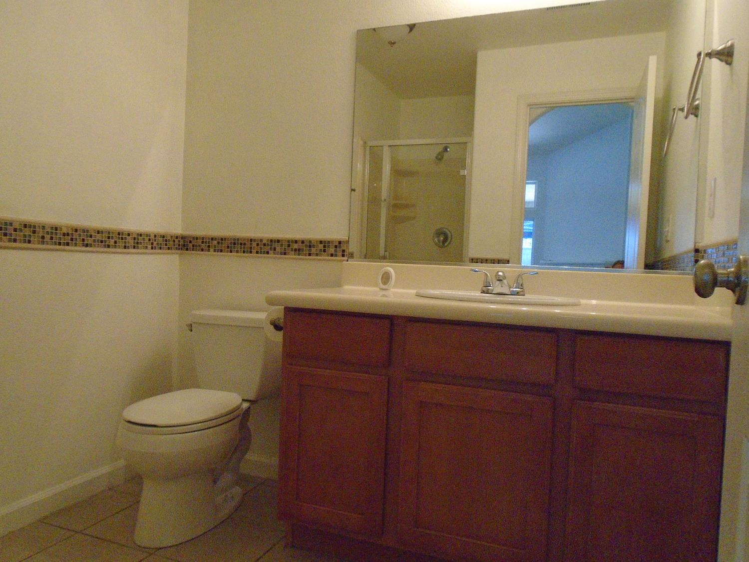 2288 N Arbor Ave, Hanford, CA 93230