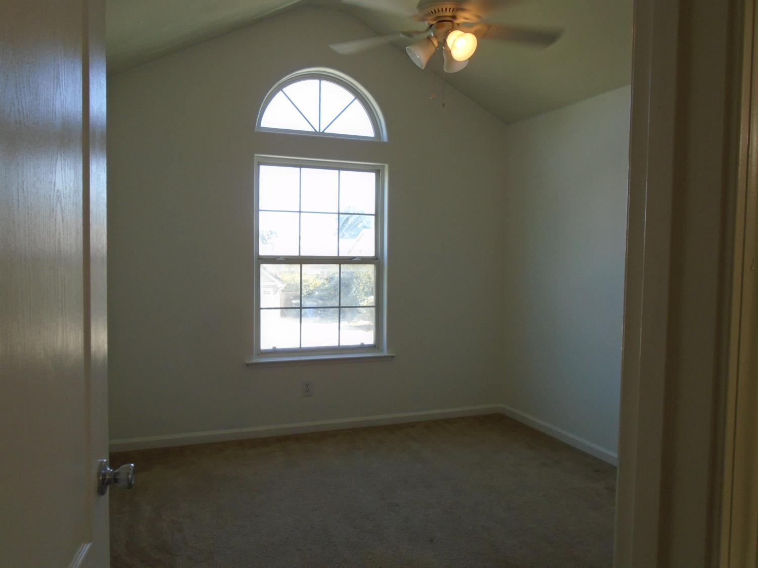 2288 N Arbor Ave, Hanford, CA 93230