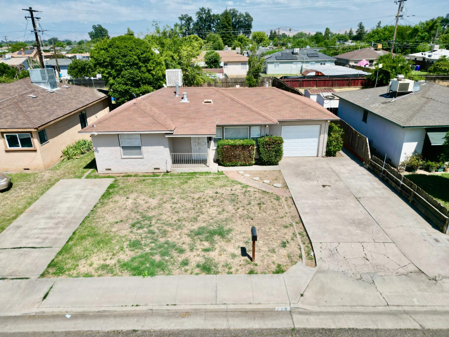 778 N Magnolia Ave, Farmersville, CA 93223