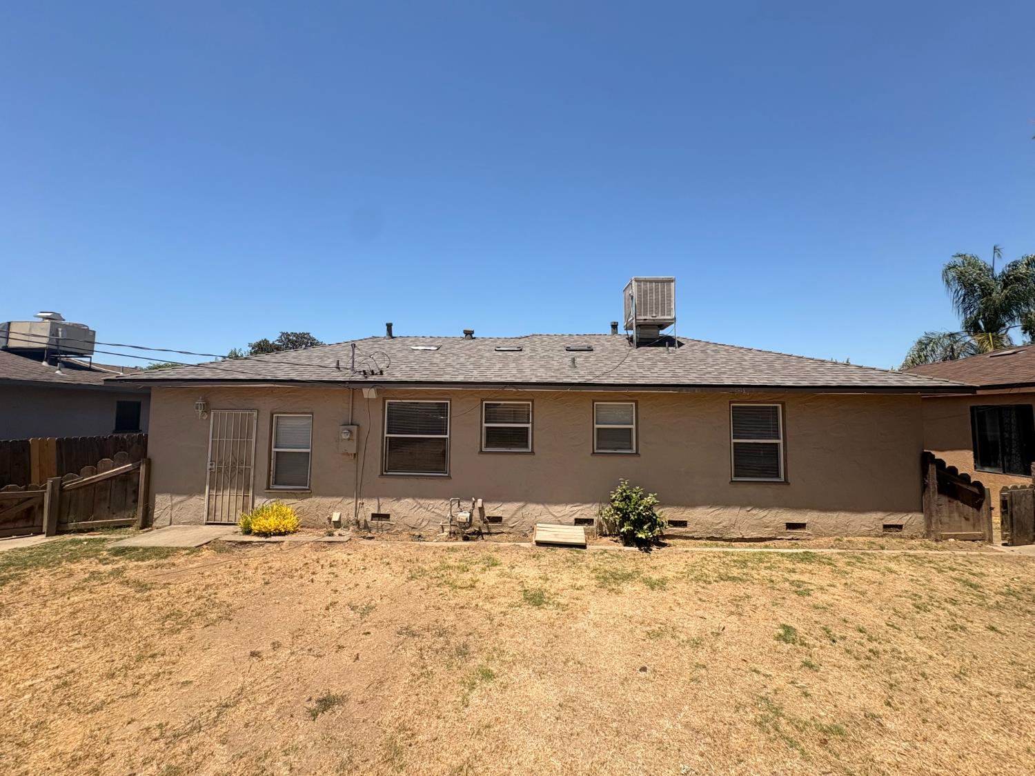 778 N Magnolia Ave, Farmersville, CA 93223