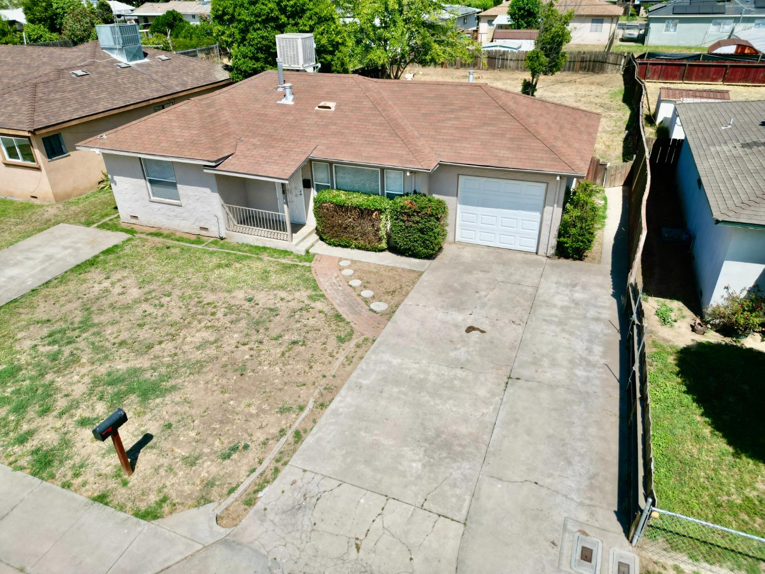 778 N Magnolia Ave, Farmersville, CA 93223