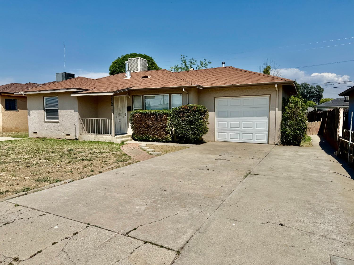 778 N Magnolia Ave, Farmersville, CA 93223