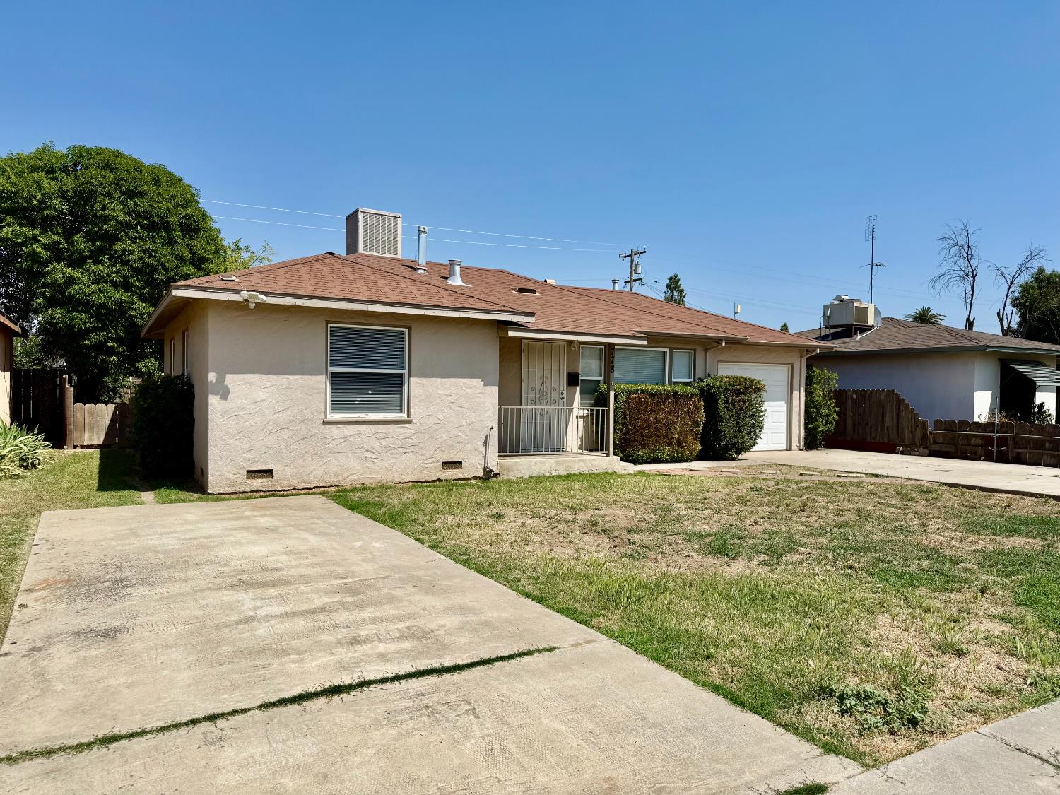 778 N Magnolia Ave, Farmersville, CA 93223