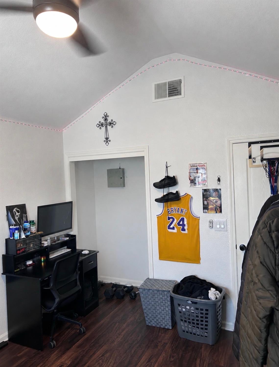 1613 N Dewitt Ave, Clovis, CA 93619