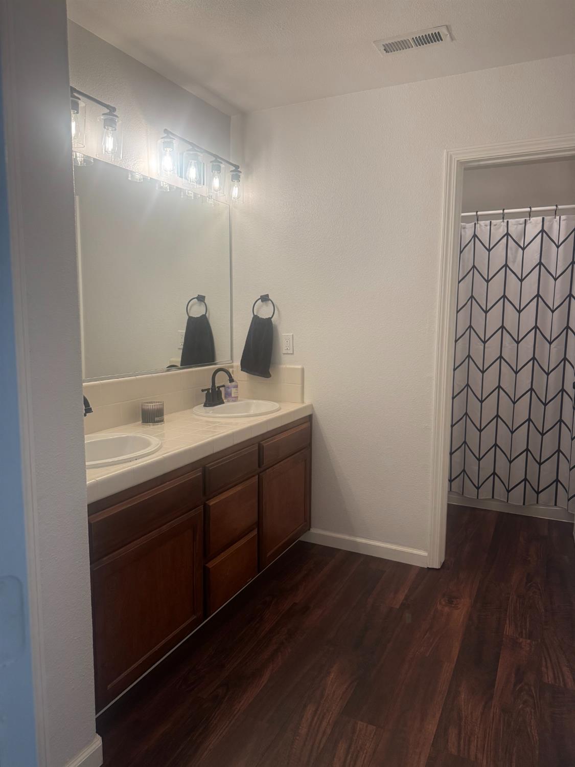 1613 N Dewitt Ave, Clovis, CA 93619