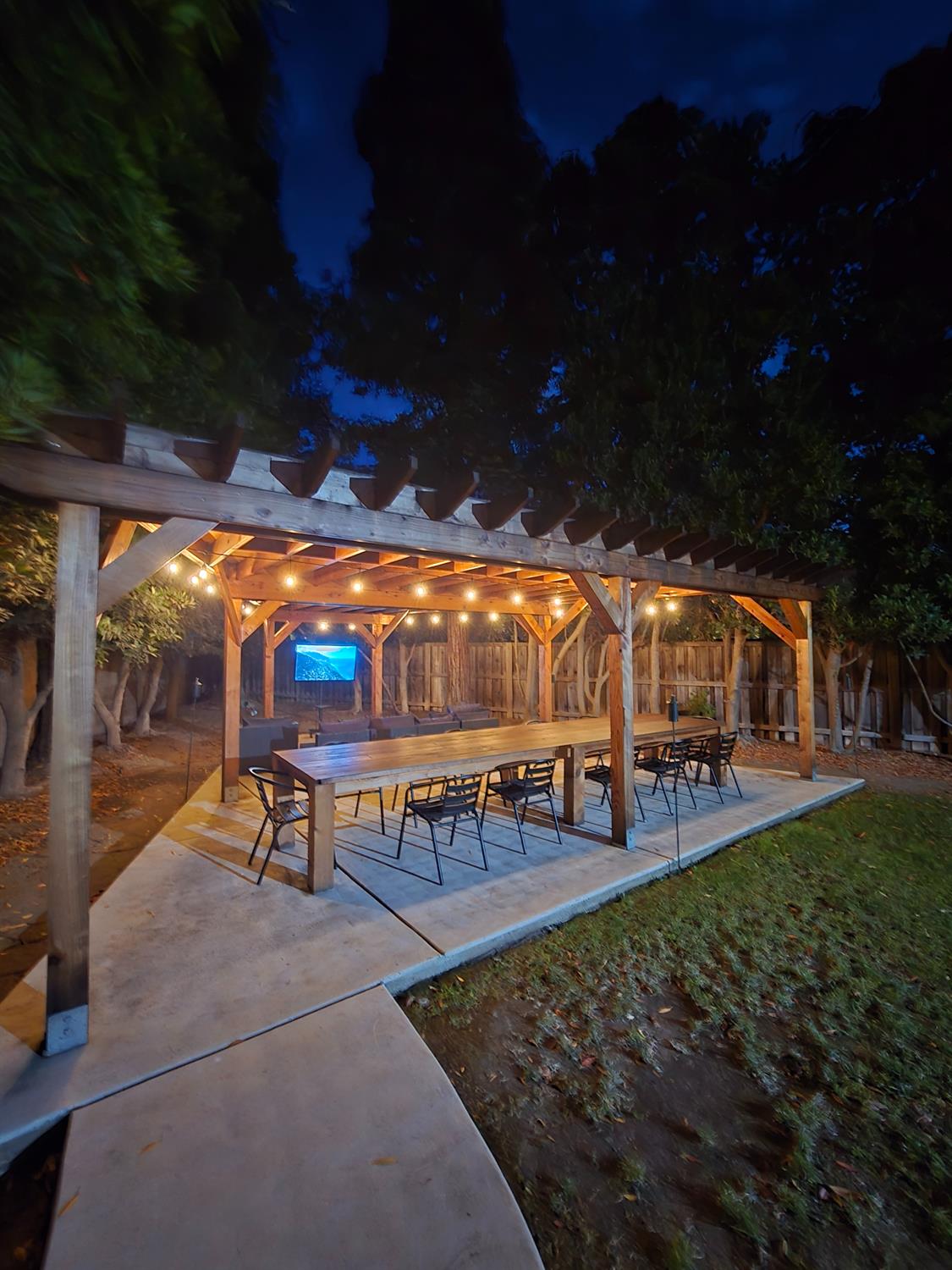 1613 N Dewitt Ave, Clovis, CA 93619