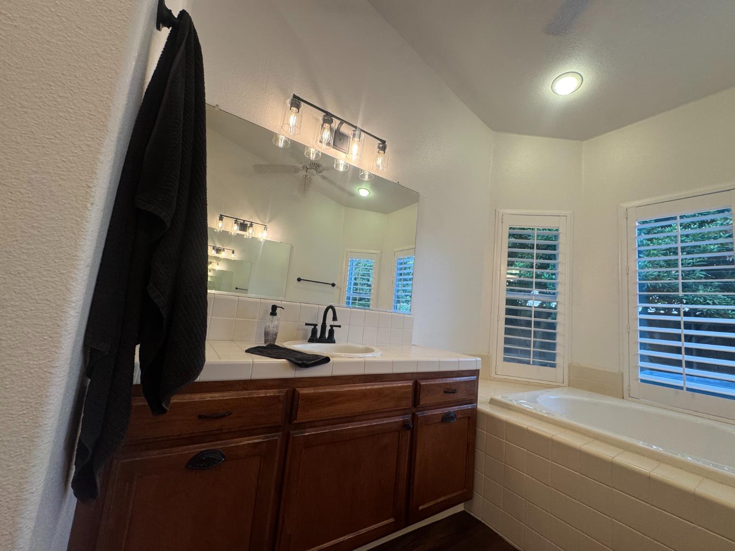 1613 N Dewitt Ave, Clovis, CA 93619