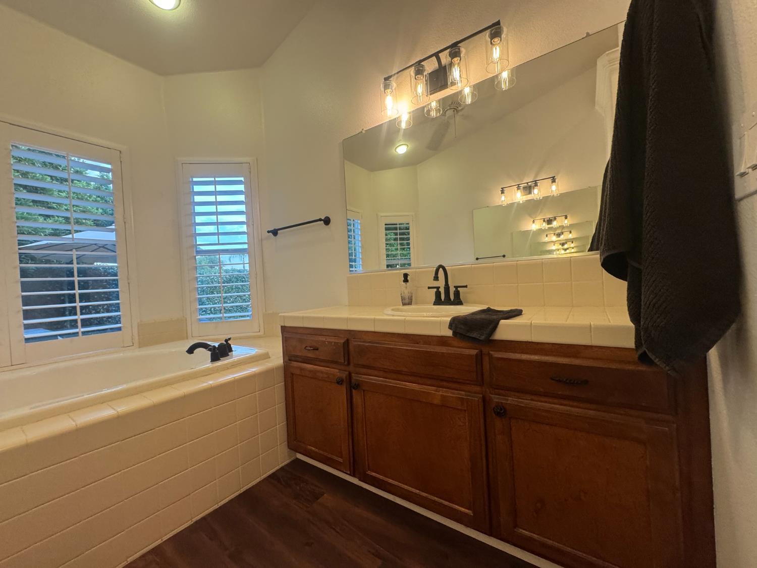 1613 N Dewitt Ave, Clovis, CA 93619