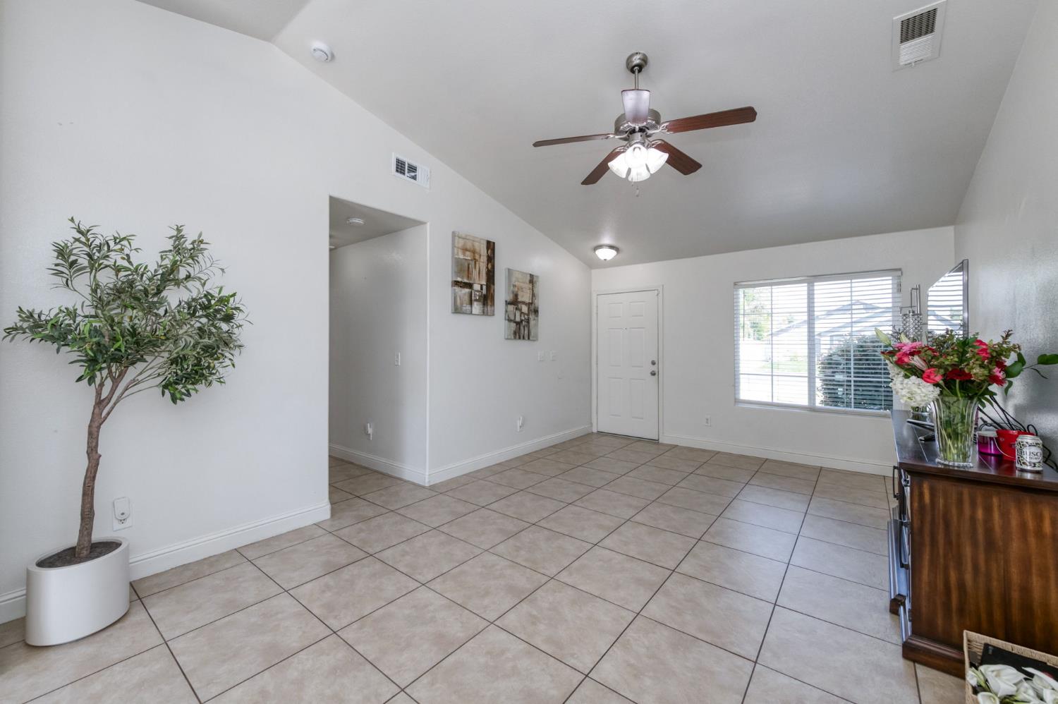 2348 S Judy Ave, Fresno, CA 93727