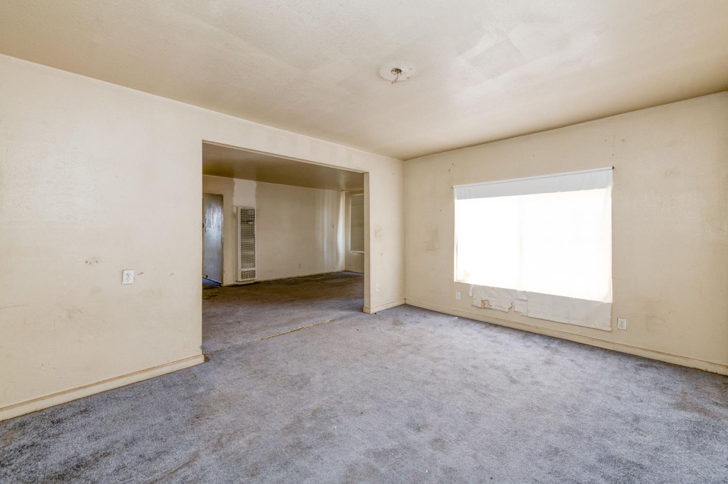 2568 S Lotus Ave, Fresno, CA 93706