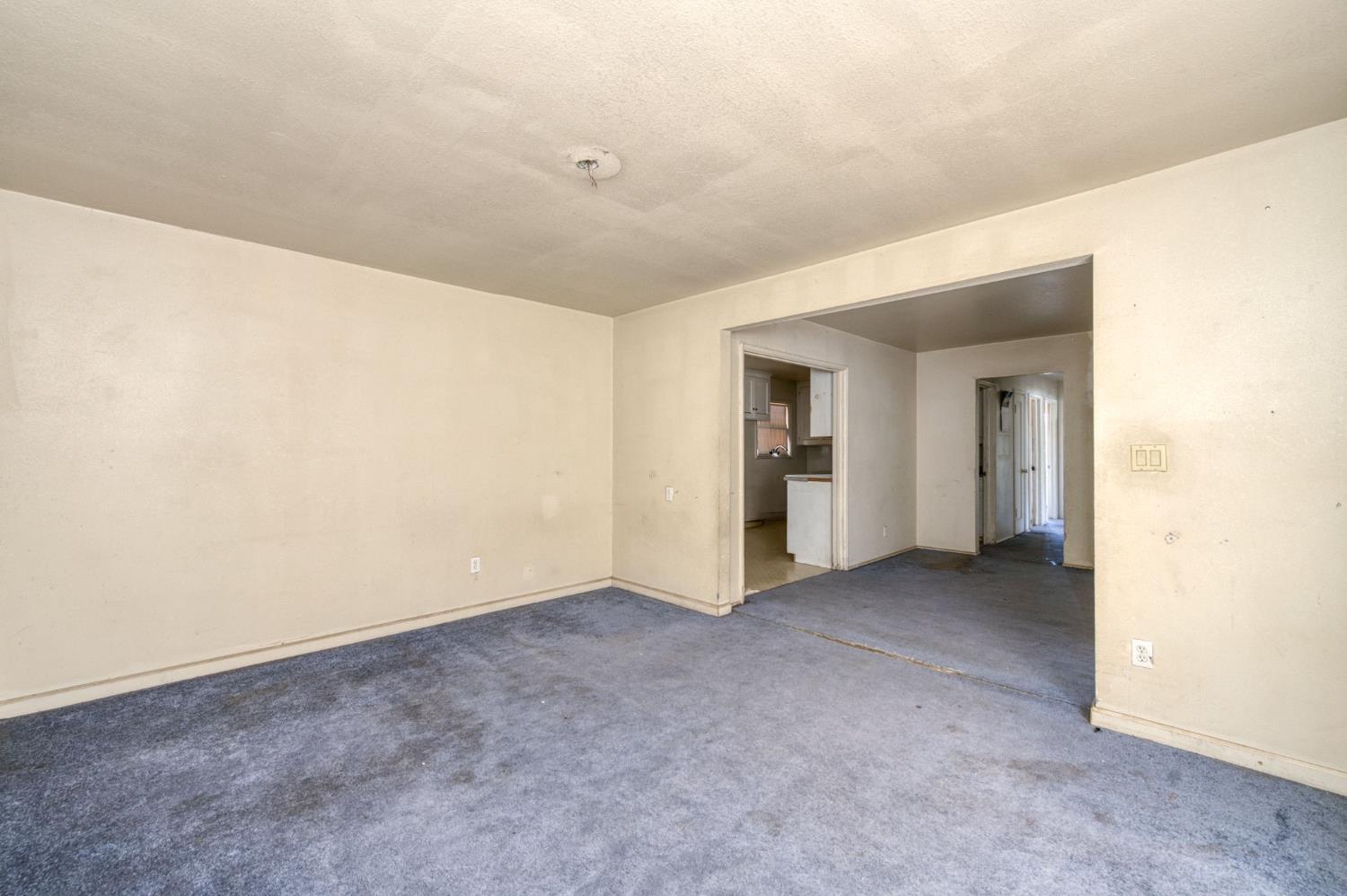 2568 S Lotus Ave, Fresno, CA 93706