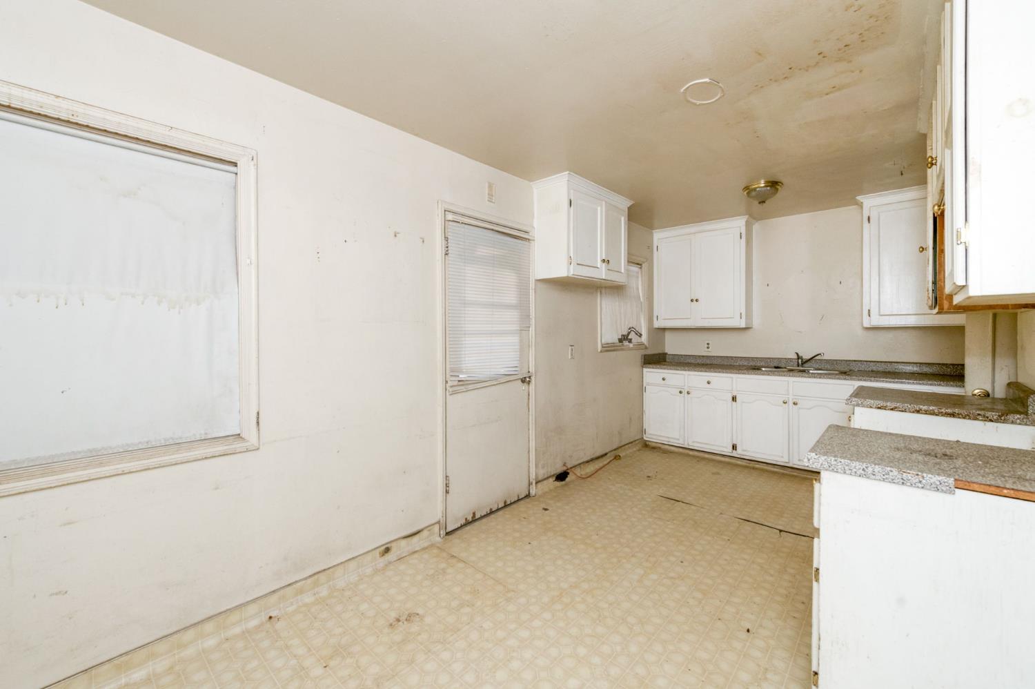 2568 S Lotus Ave, Fresno, CA 93706