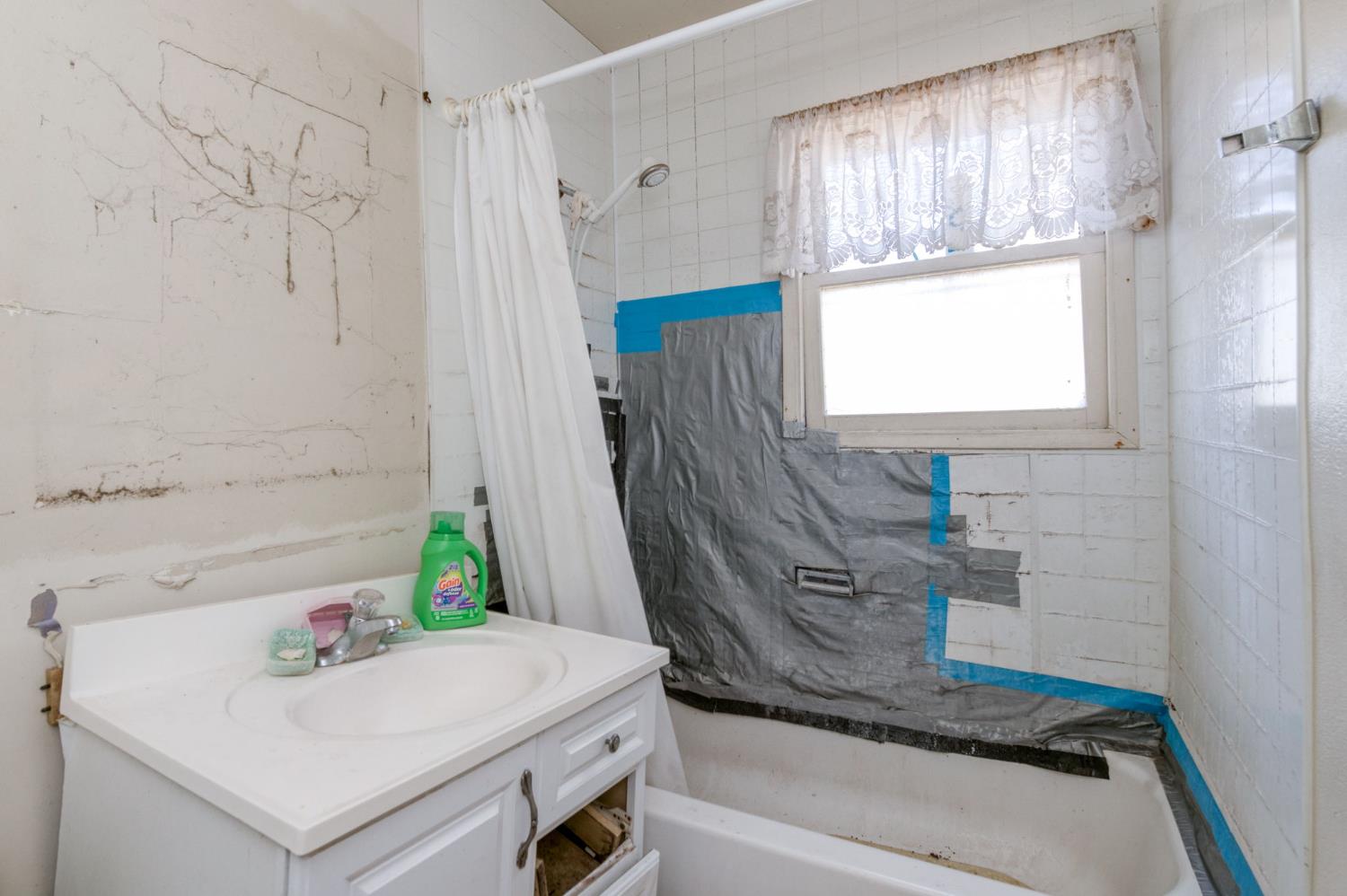 2568 S Lotus Ave, Fresno, CA 93706