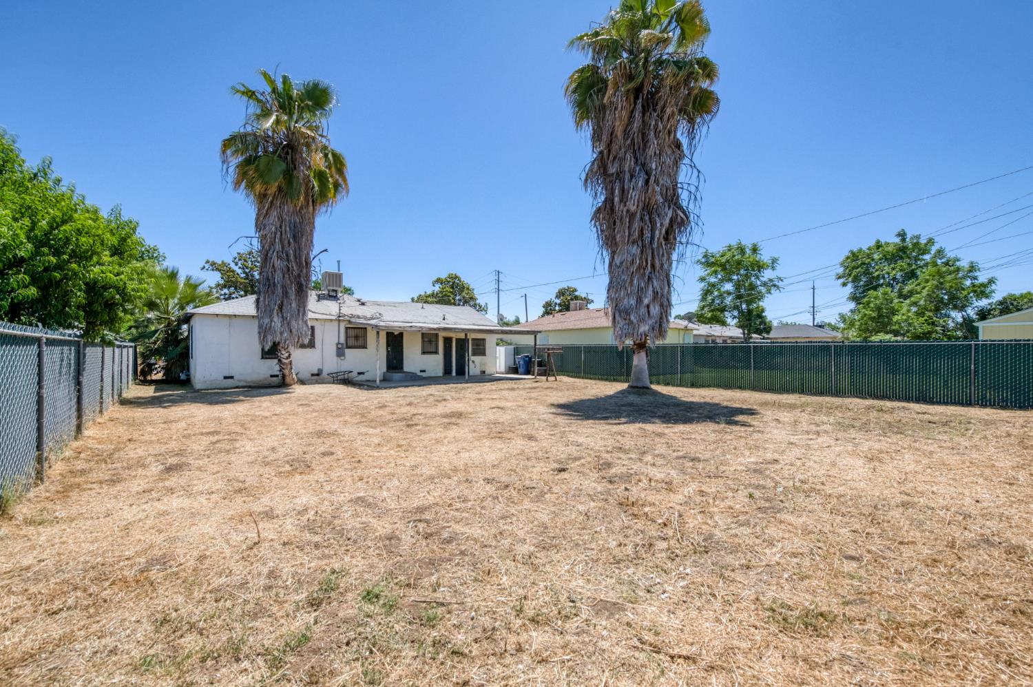 2568 S Lotus Ave, Fresno, CA 93706
