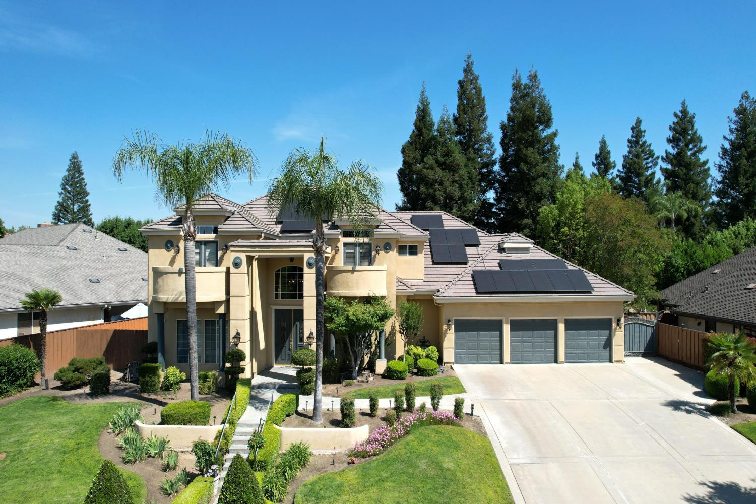 466 E Hillcrest Ave, Fresno, CA 93720