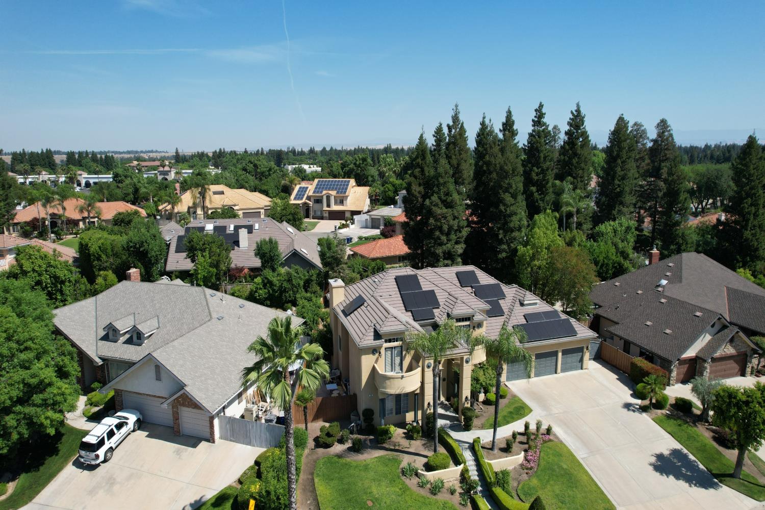 466 E Hillcrest Ave, Fresno, CA 93720
