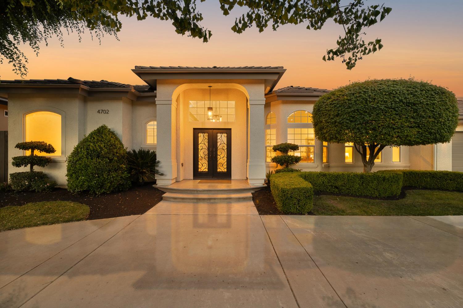 4702 N Fallingwater Ln, Clovis, CA 93619