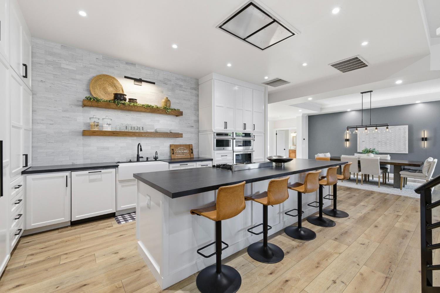 4702 N Fallingwater Ln, Clovis, CA 93619