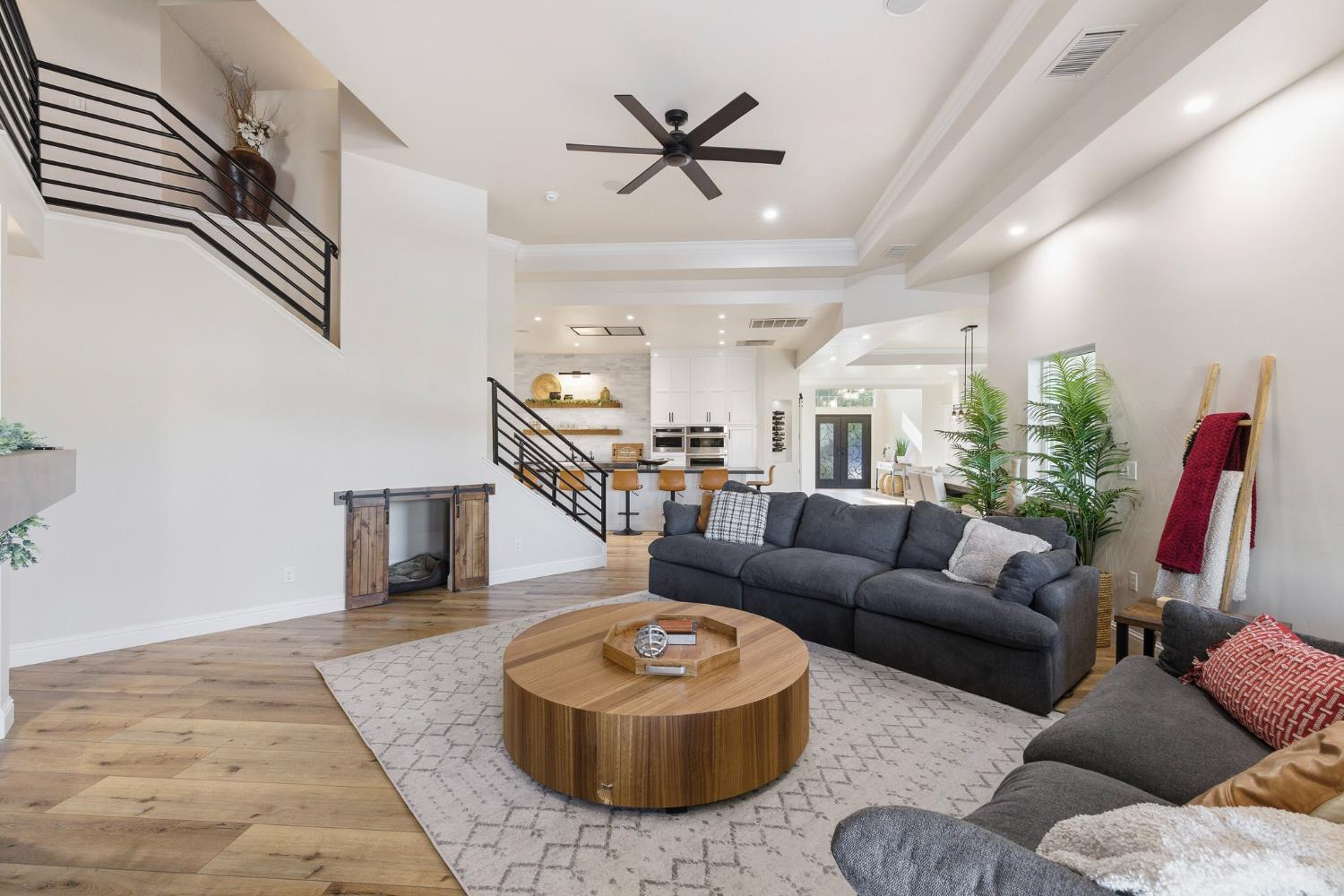 4702 N Fallingwater Ln, Clovis, CA 93619