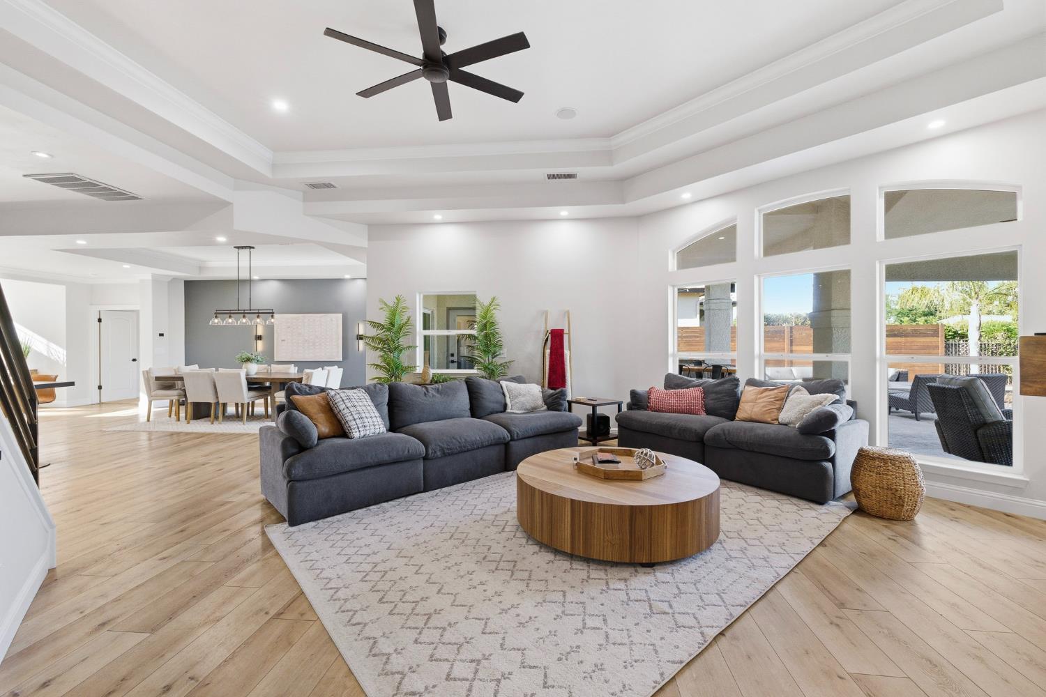 4702 N Fallingwater Ln, Clovis, CA 93619