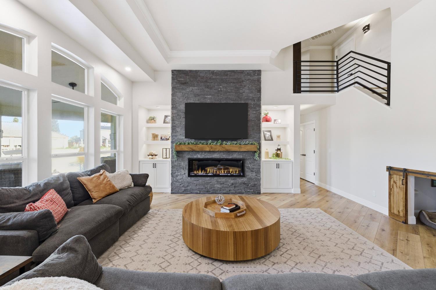 4702 N Fallingwater Ln, Clovis, CA 93619