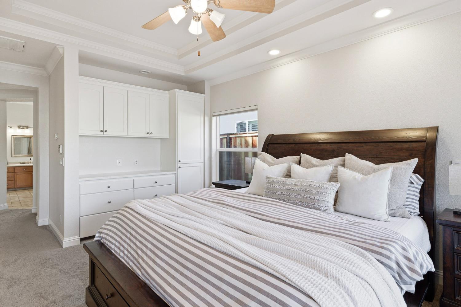 4702 N Fallingwater Ln, Clovis, CA 93619