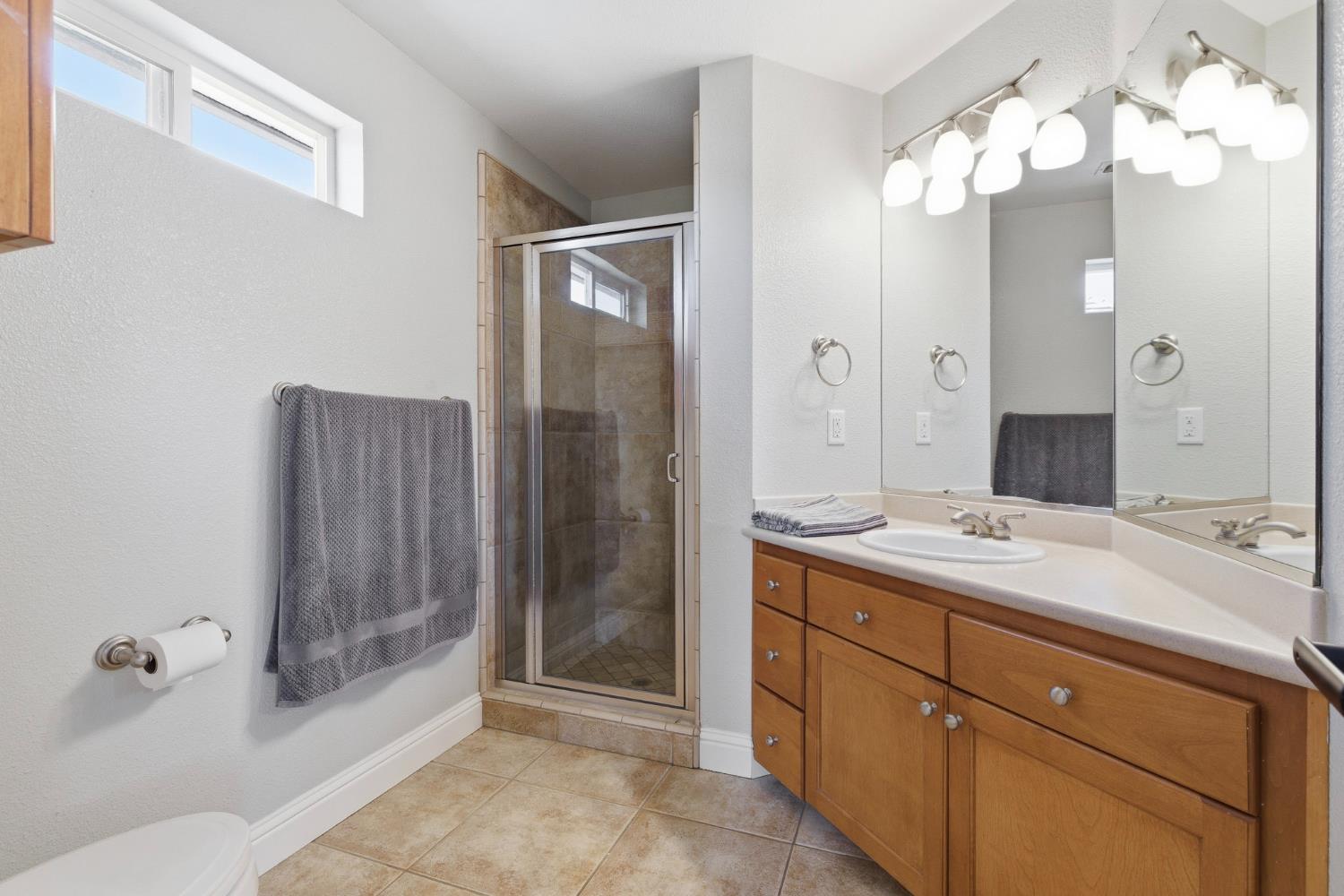 4702 N Fallingwater Ln, Clovis, CA 93619