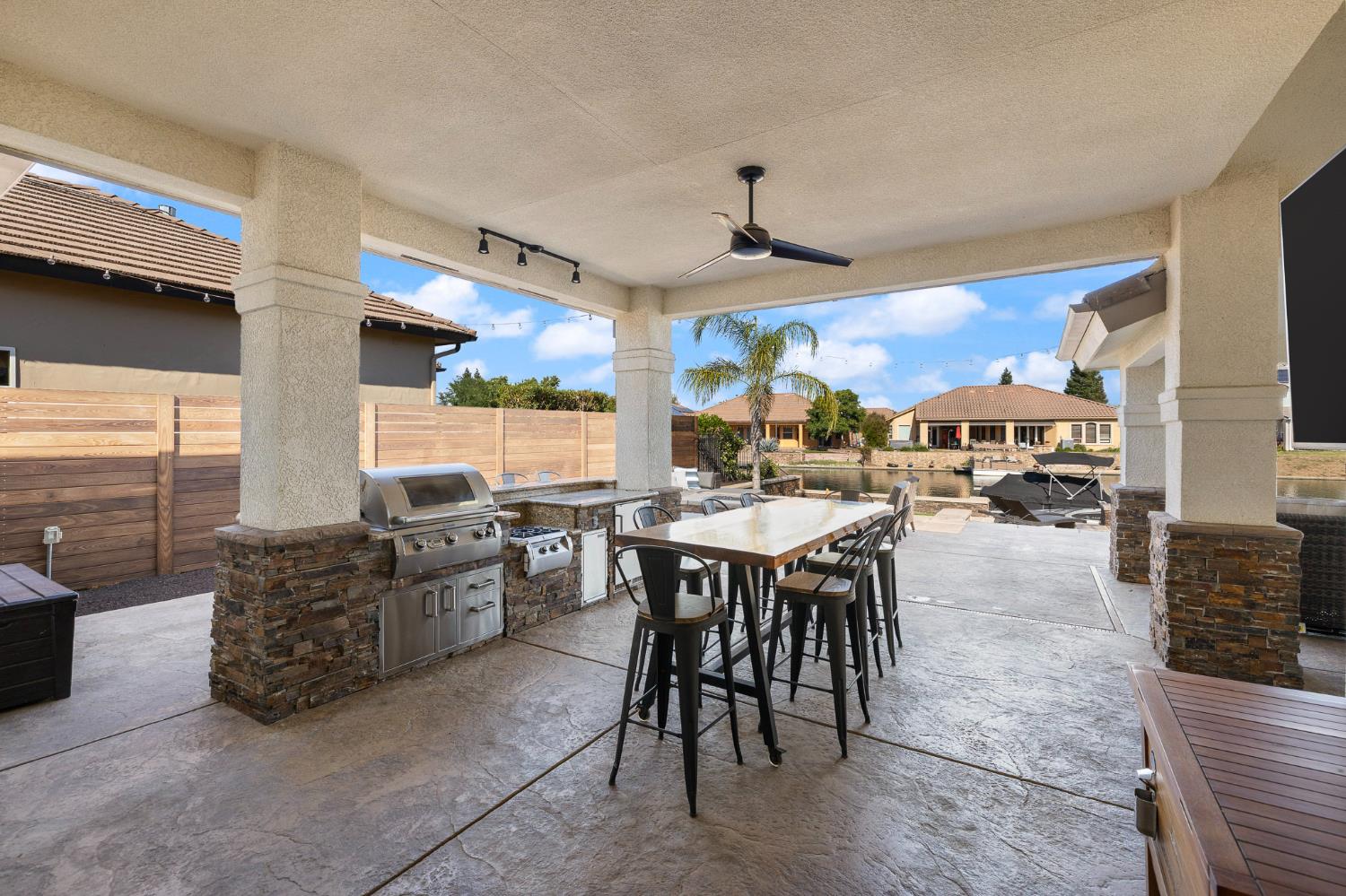 4702 N Fallingwater Ln, Clovis, CA 93619