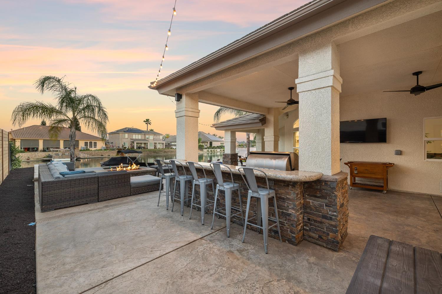 4702 N Fallingwater Ln, Clovis, CA 93619