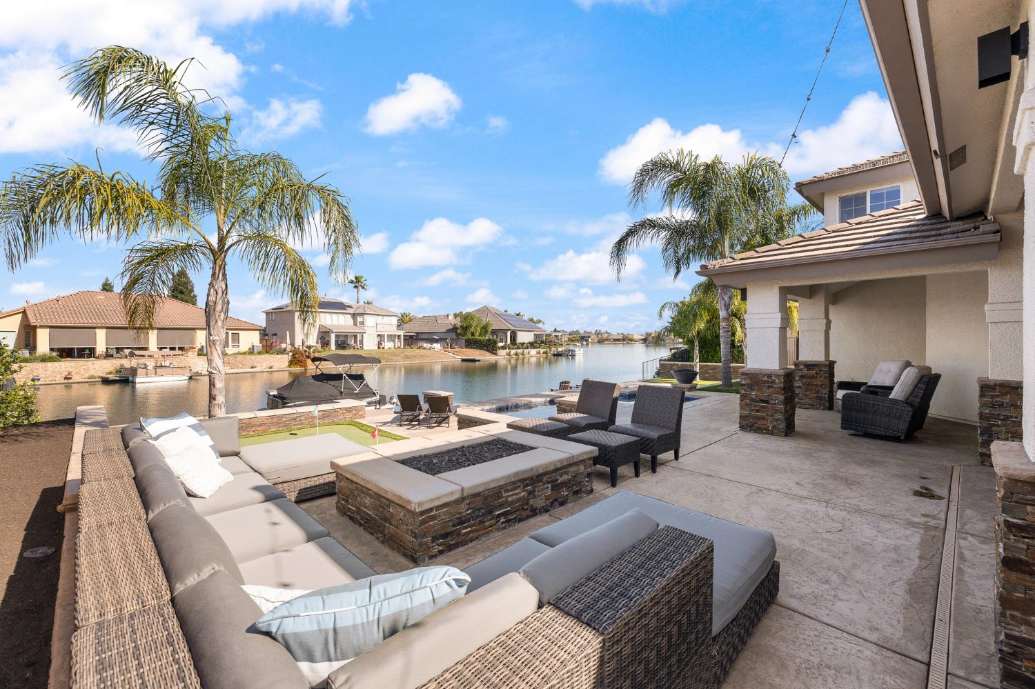 4702 N Fallingwater Ln, Clovis, CA 93619
