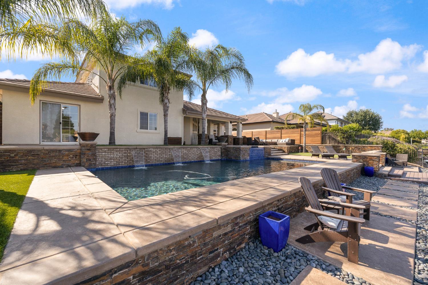 4702 N Fallingwater Ln, Clovis, CA 93619