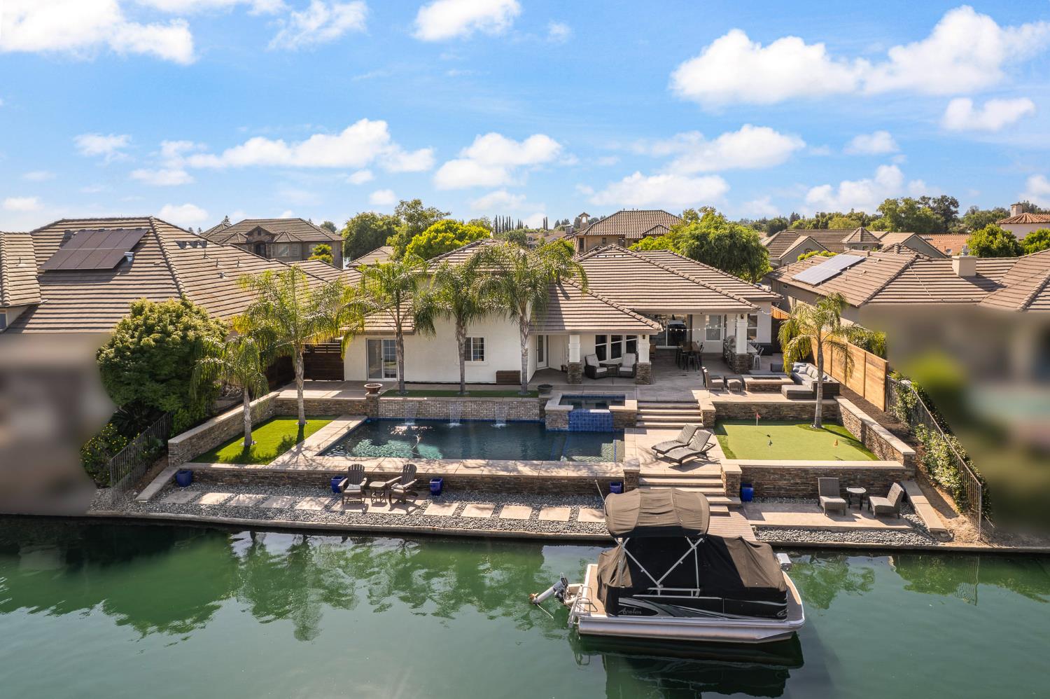 4702 N Fallingwater Ln, Clovis, CA 93619