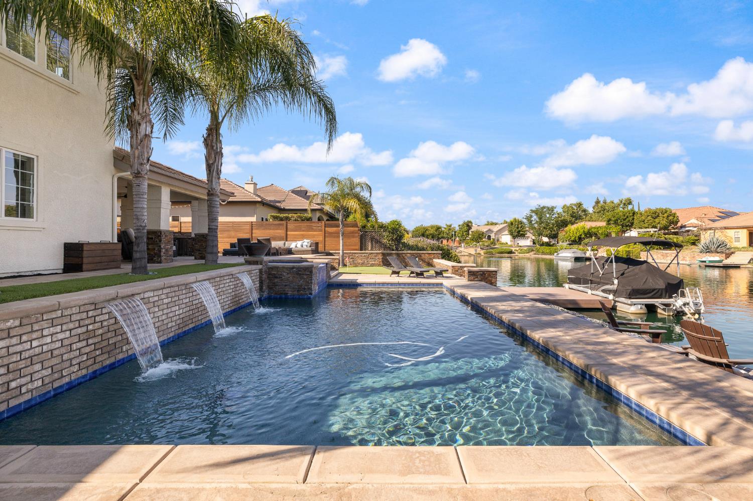 4702 N Fallingwater Ln, Clovis, CA 93619
