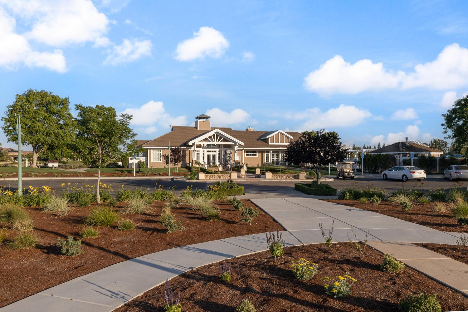 4702 N Fallingwater Ln, Clovis, CA 93619