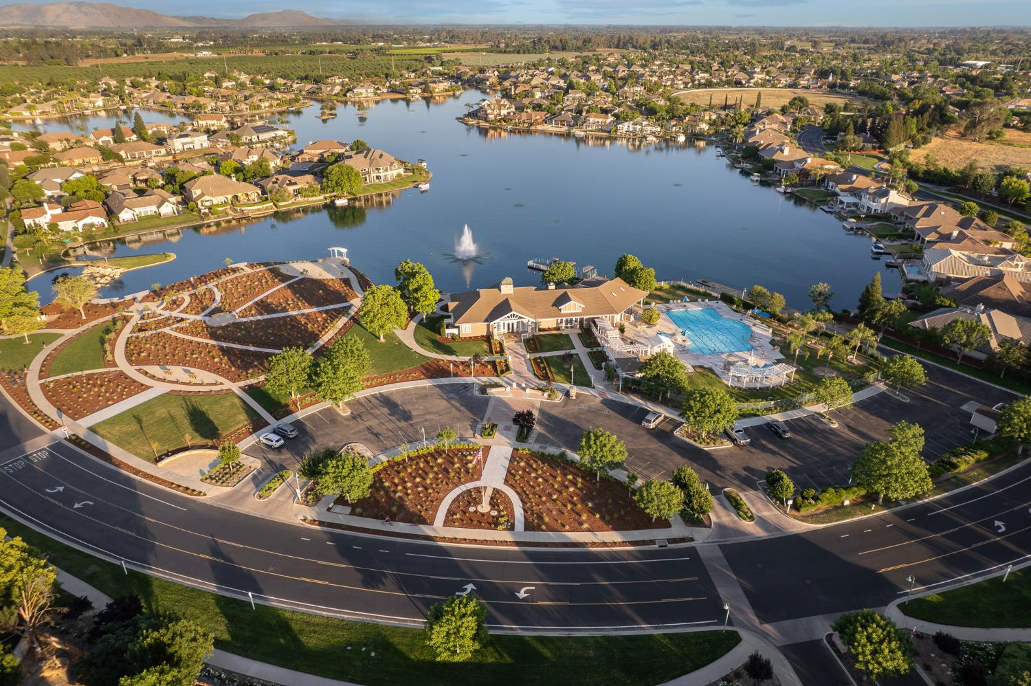 4702 N Fallingwater Ln, Clovis, CA 93619