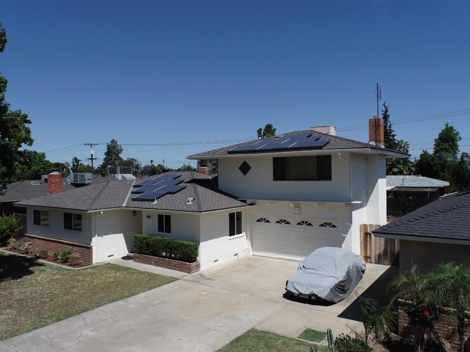 2433 E Saginaw Way, Fresno, CA 93726