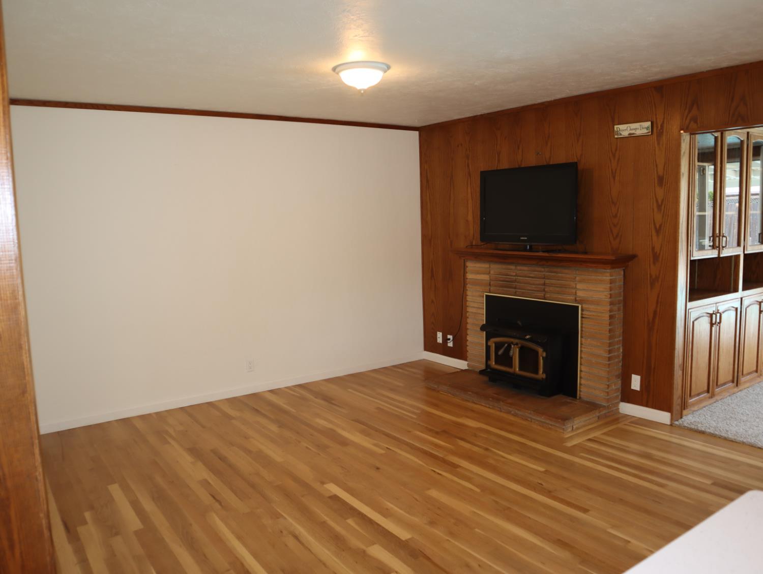 2433 E Saginaw Way, Fresno, CA 93726