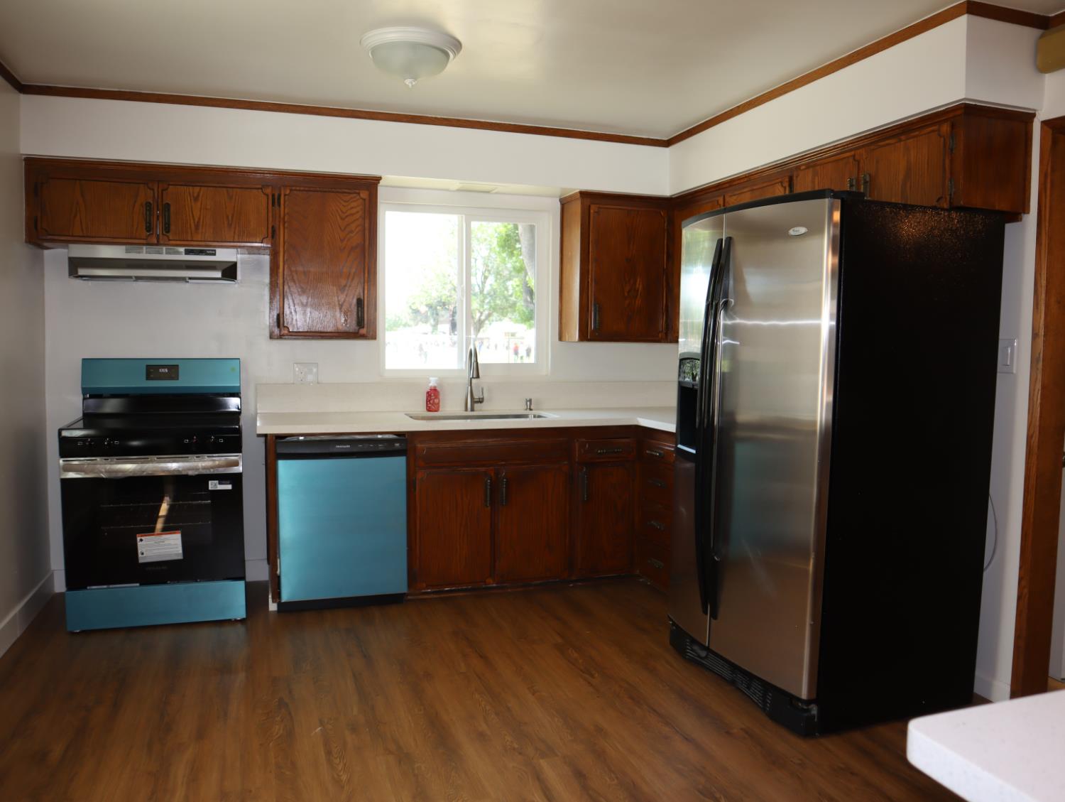 2433 E Saginaw Way, Fresno, CA 93726