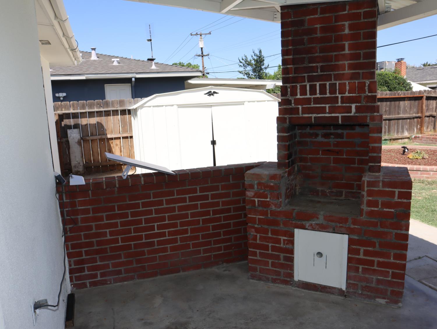 2433 E Saginaw Way, Fresno, CA 93726