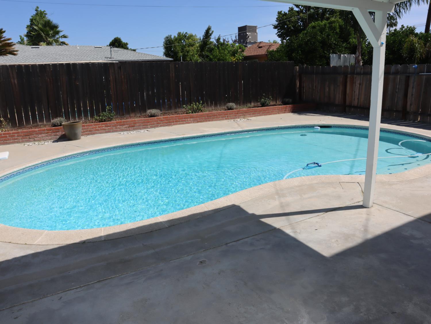 2433 E Saginaw Way, Fresno, CA 93726