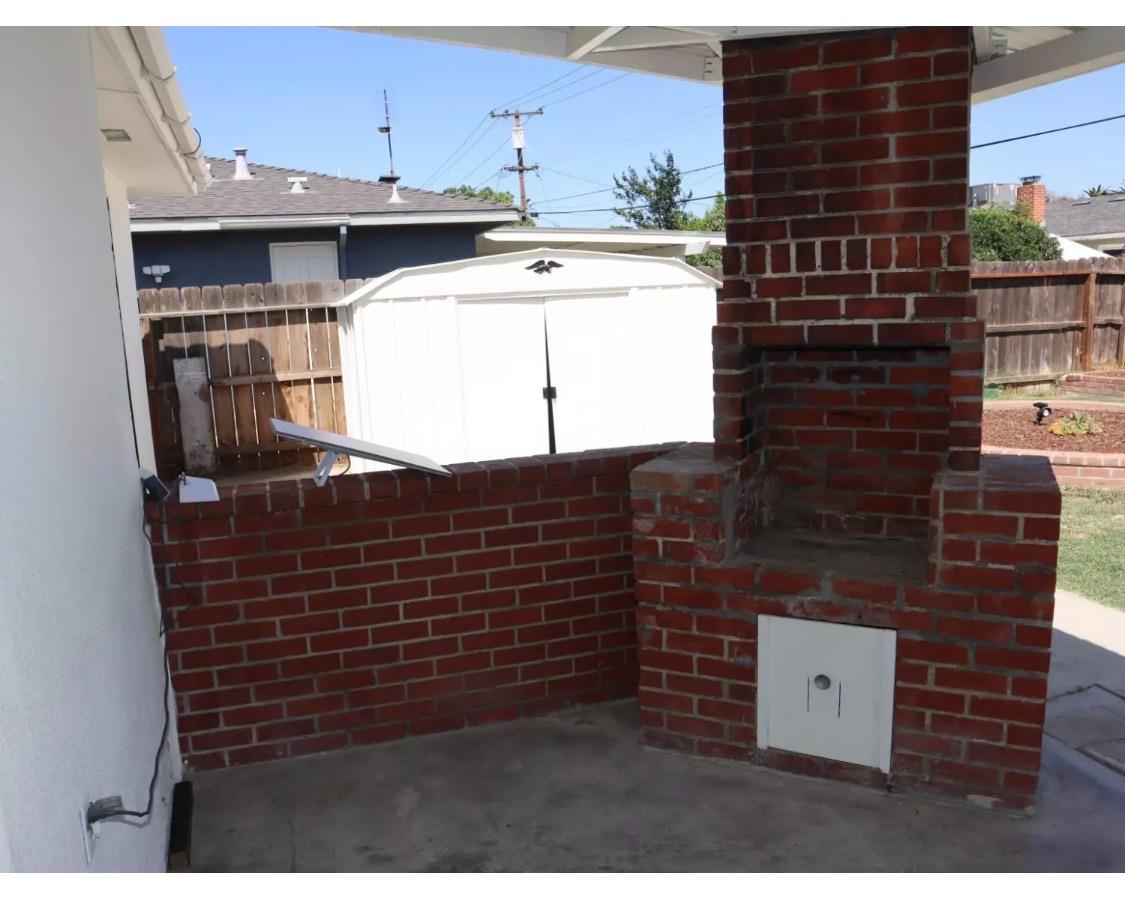 2433 E Saginaw Way, Fresno, CA 93726
