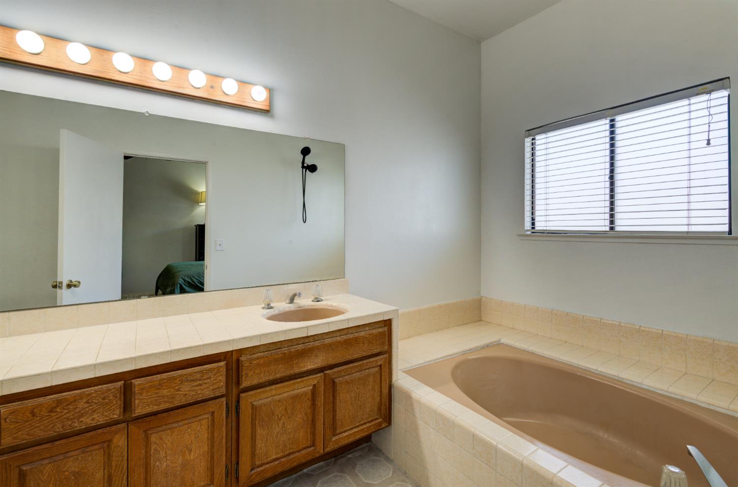 2890 E Huntington Blvd #126, Fresno, CA 93721