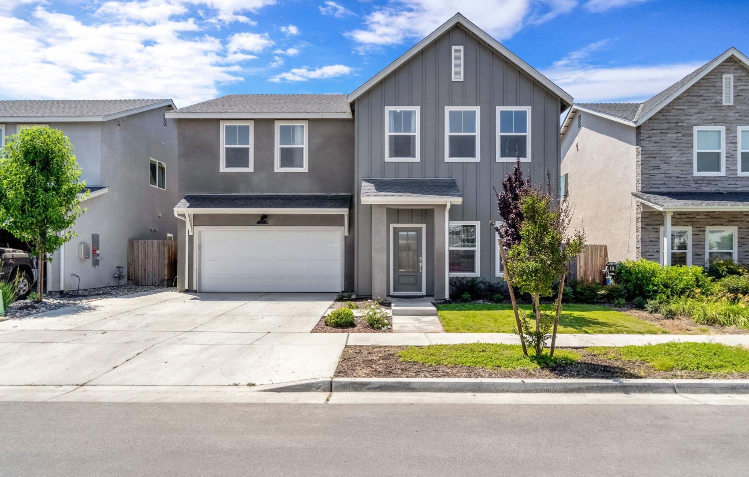 2453 W Claridge Way, Hanford, CA 93230