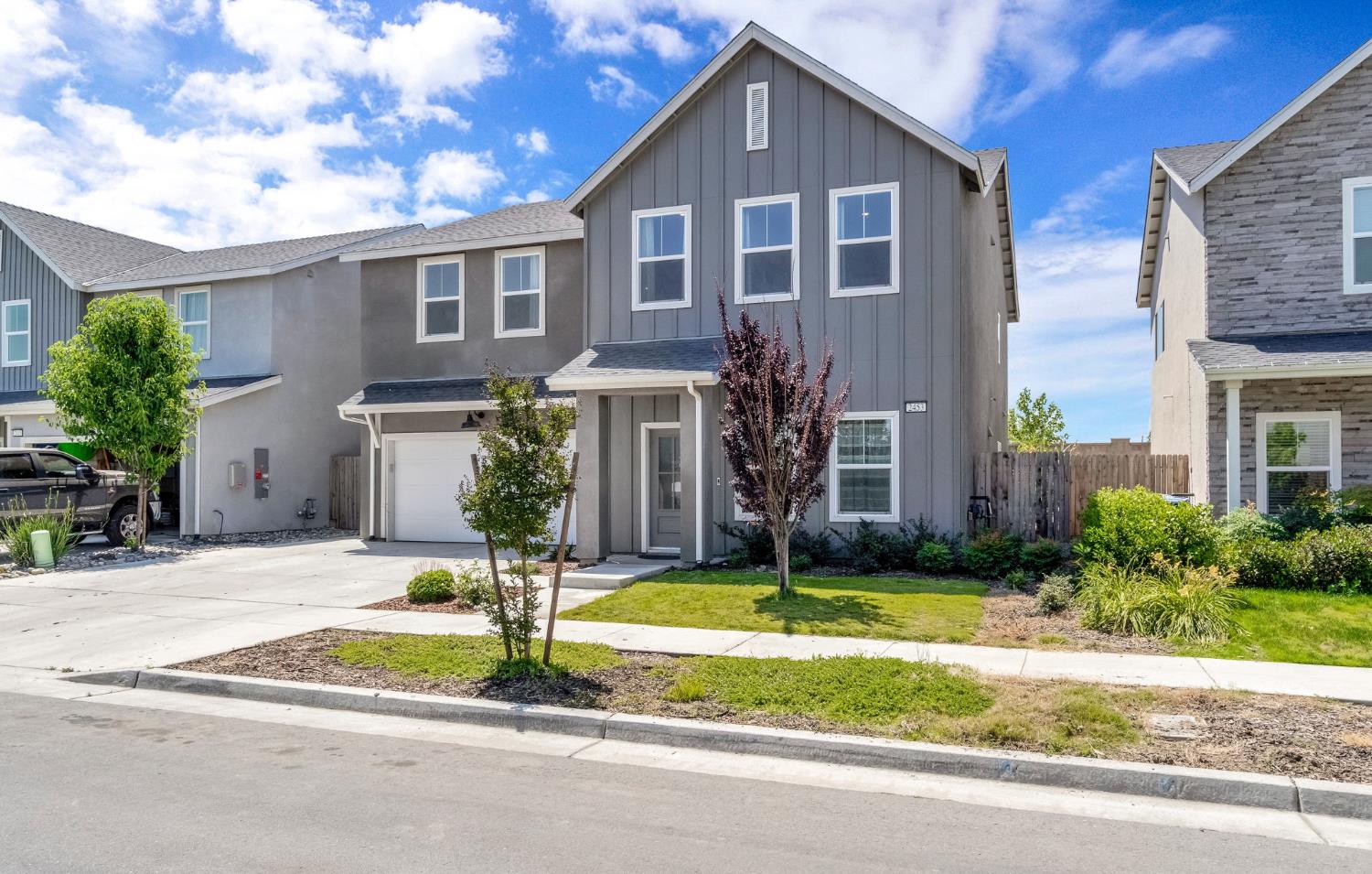 2453 W Claridge Way, Hanford, CA 93230