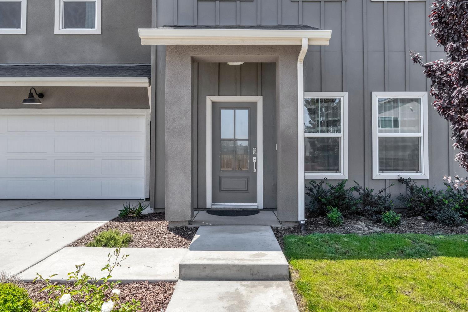 2453 W Claridge Way, Hanford, CA 93230